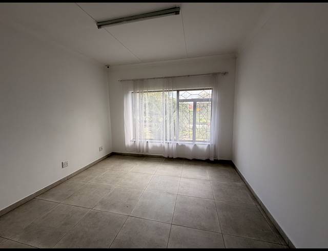 270M² OFFICE TO LET IN LIBRADENE